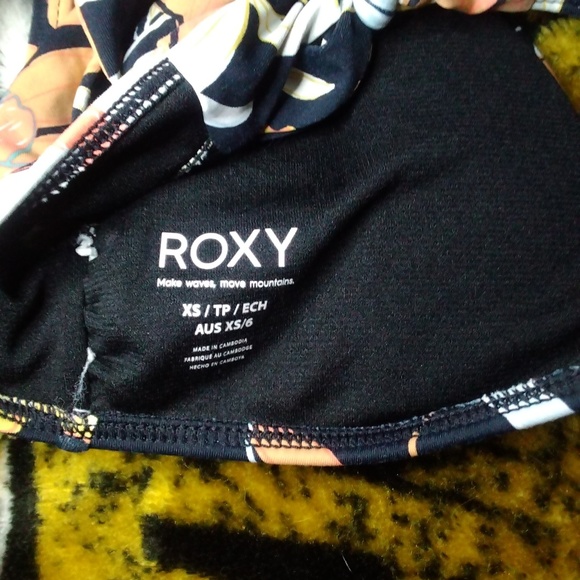 3/$25 Roxy bathing suit top - Picture 4 of 4